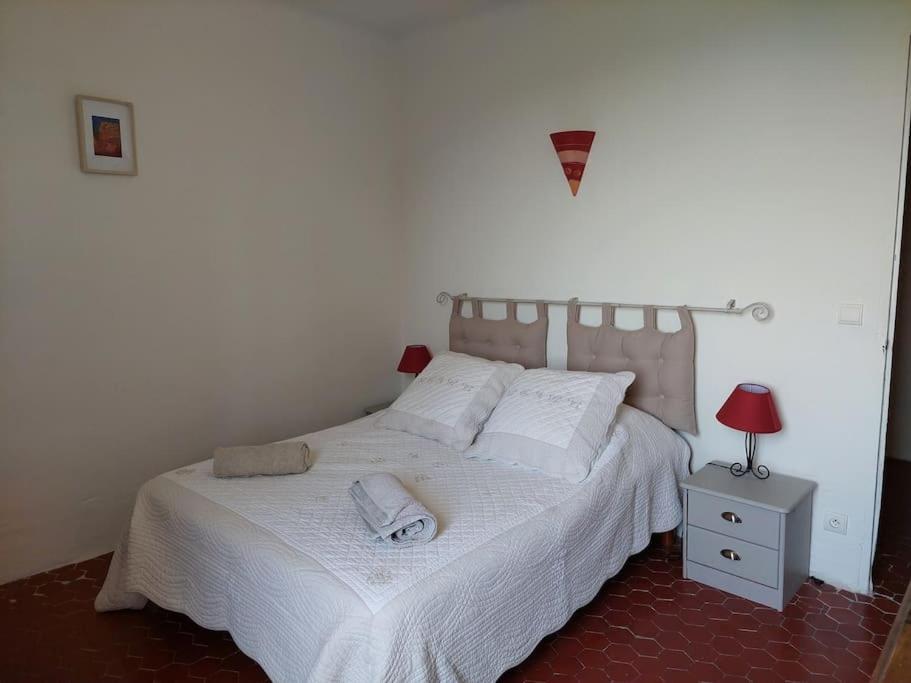 Maison De Cesar Saint-Saturnin-les-Apt Exterior photo
